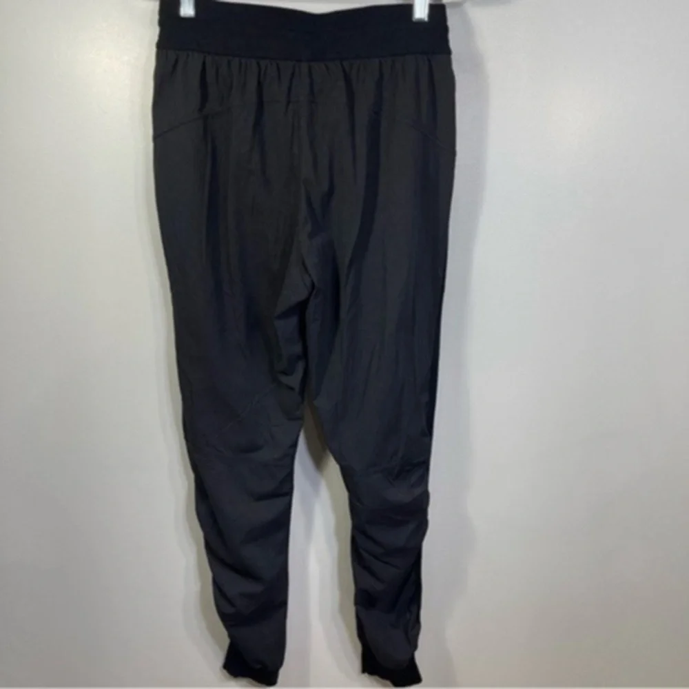 Lululemon Beyond the Studio Jogger Black Size 8